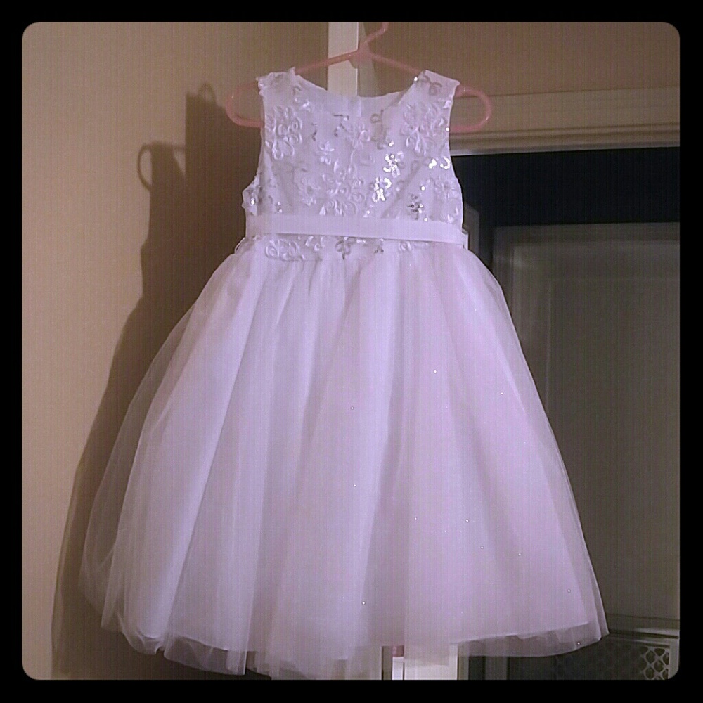 Girls gorgeous white sparkle dress, brand new with